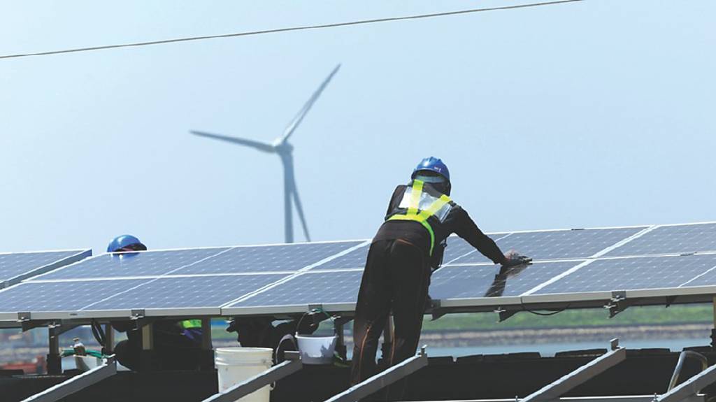 光風電潛力股迎逆風 推動綠能不能光喊口號